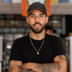 Tatuador parceiro da Holy Skin